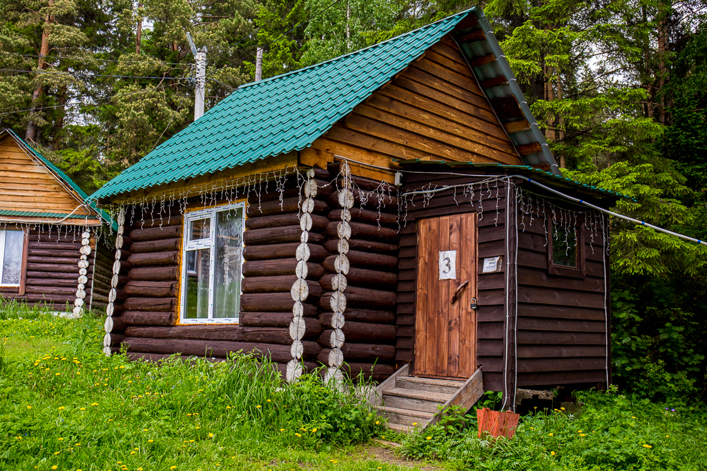 Центральная усадьба таганая. Приют Центральная усадьба Таганай. Центральная усадьба Таганай Златоуст. Националь парк Таганай Центральная успдьба. Таганай Центральная усадьба домики.